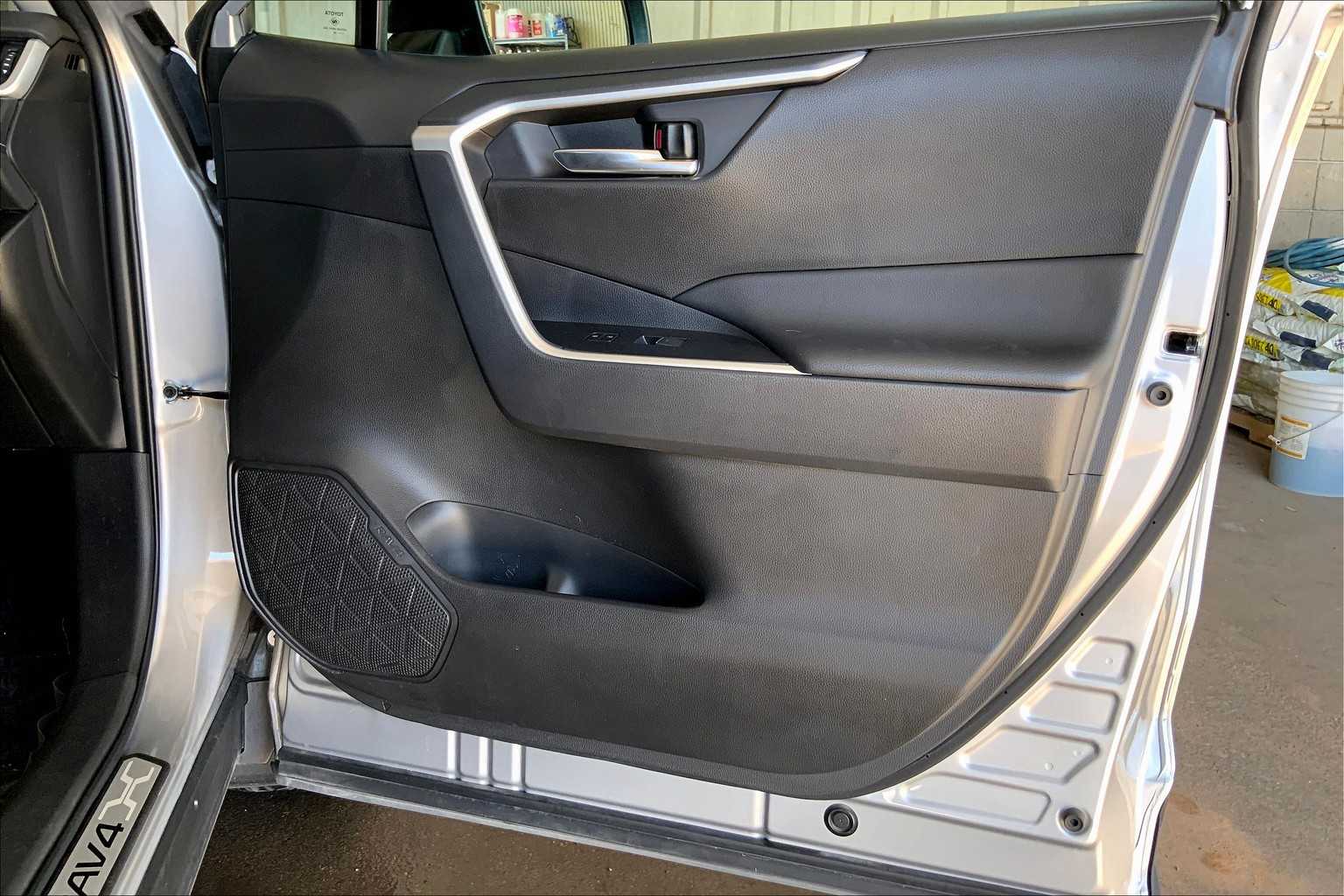 2024 Toyota RAV4 XLE photo 21
