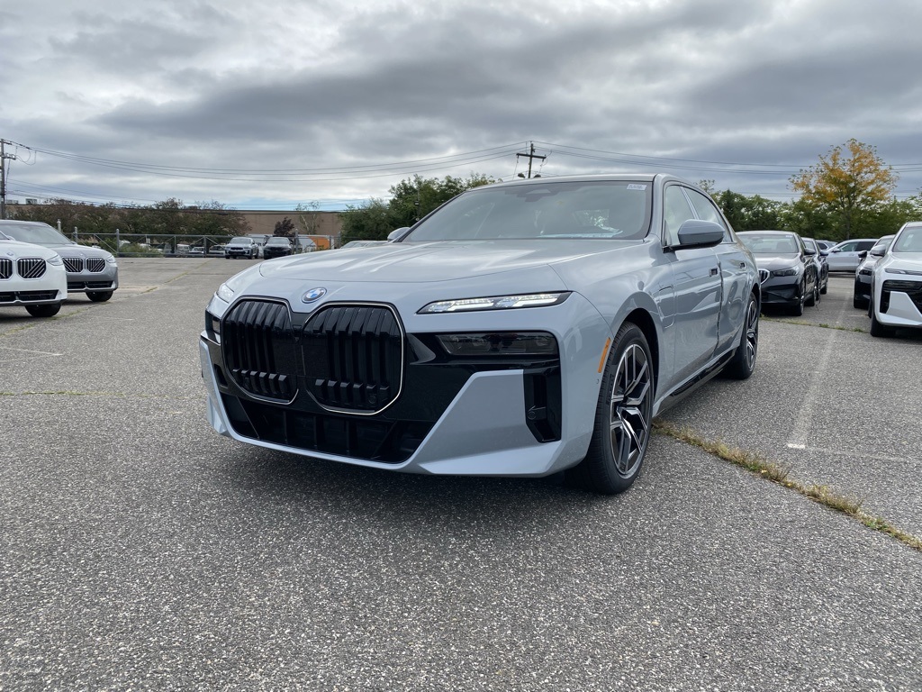 2026 BMW 7 Series 750e's photo