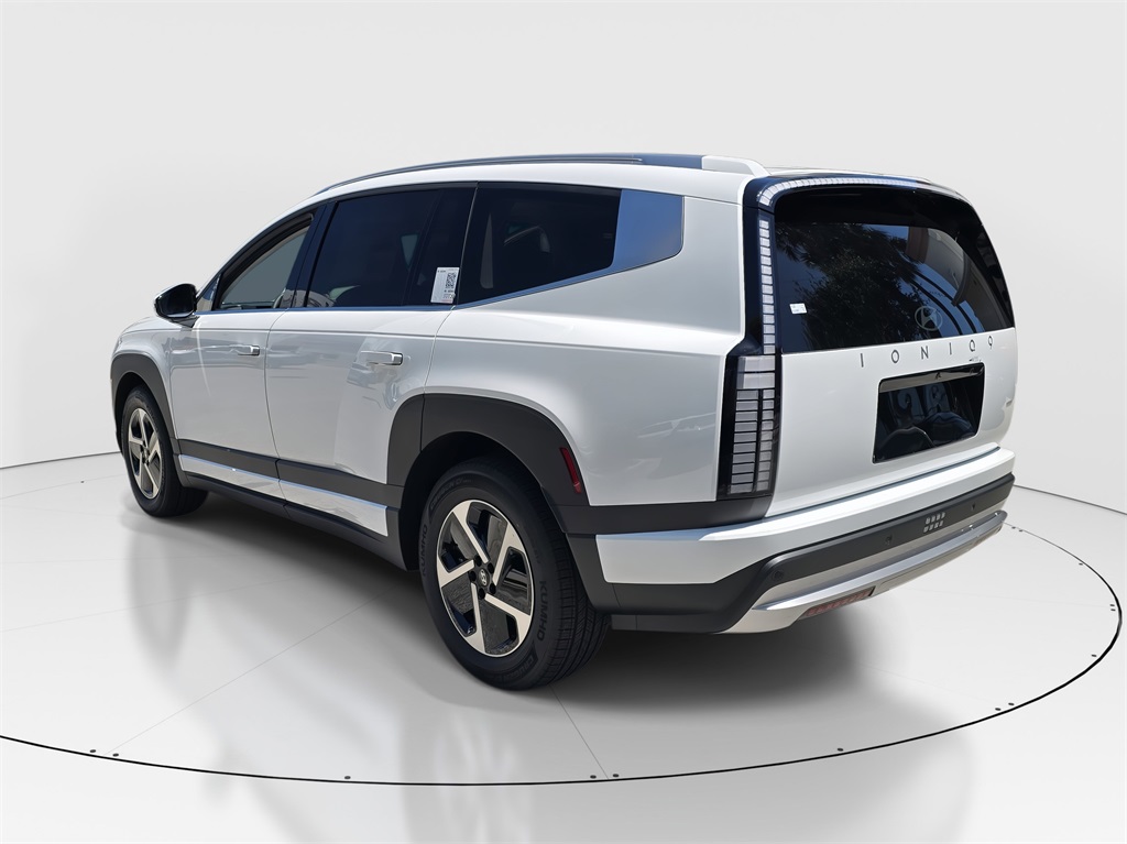 2026 Hyundai Ioniq SE photo 4