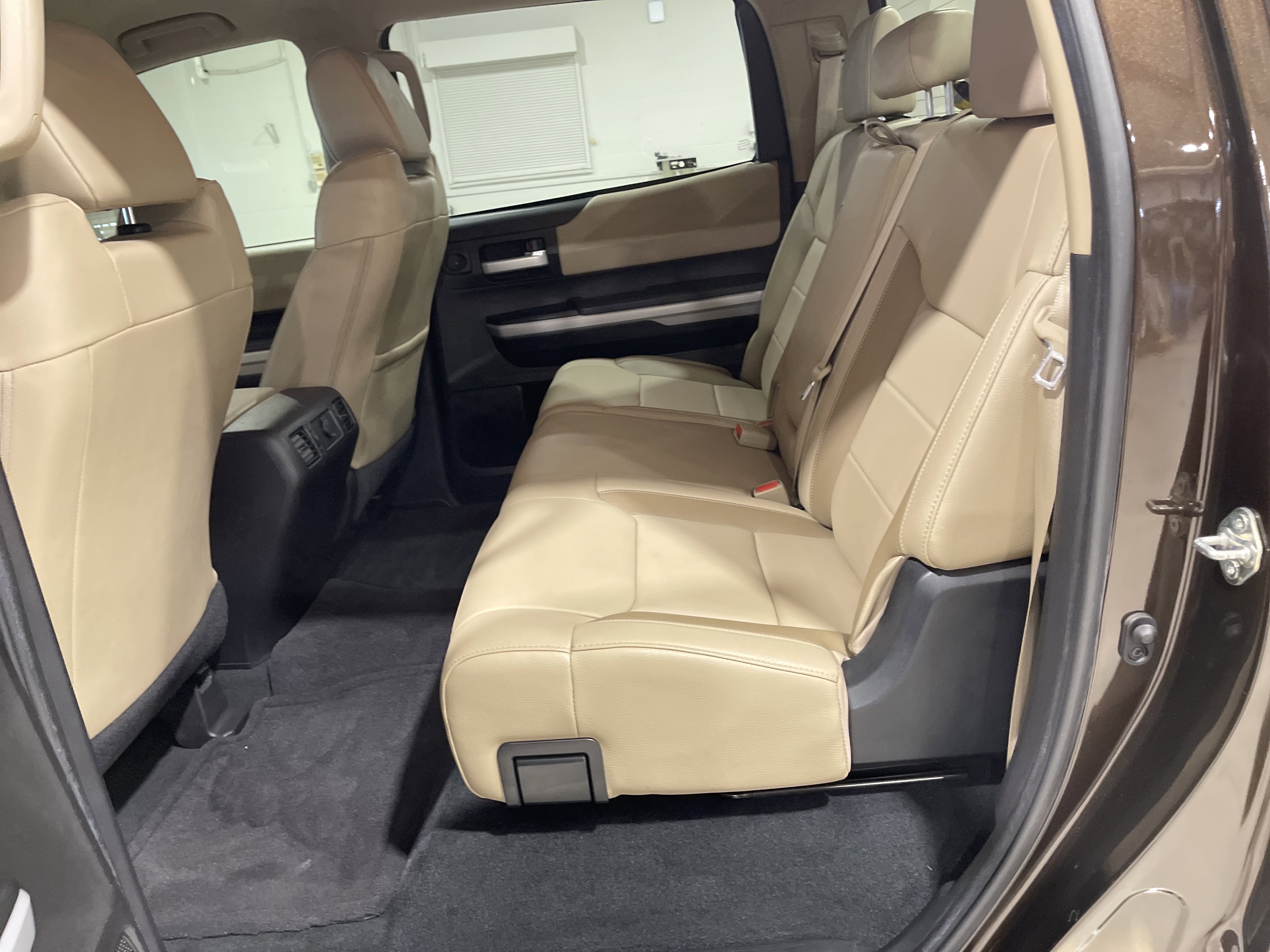2021 Toyota Tundra Limited Grade photo 2