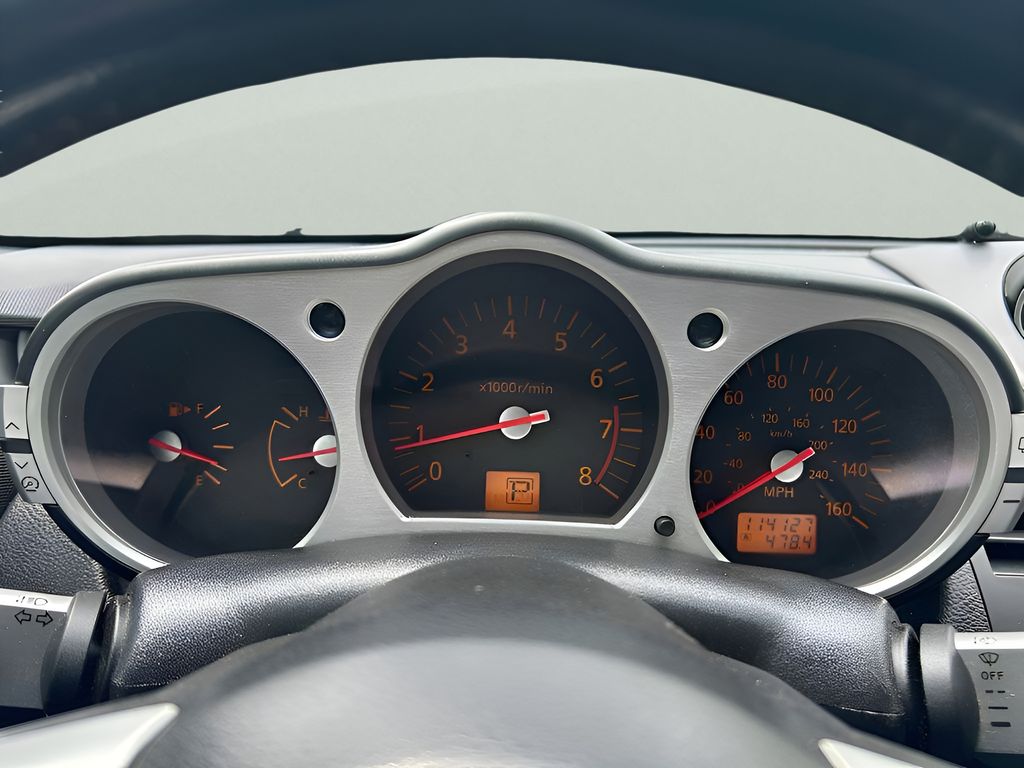 2004 Nissan 350Z Touring photo 13