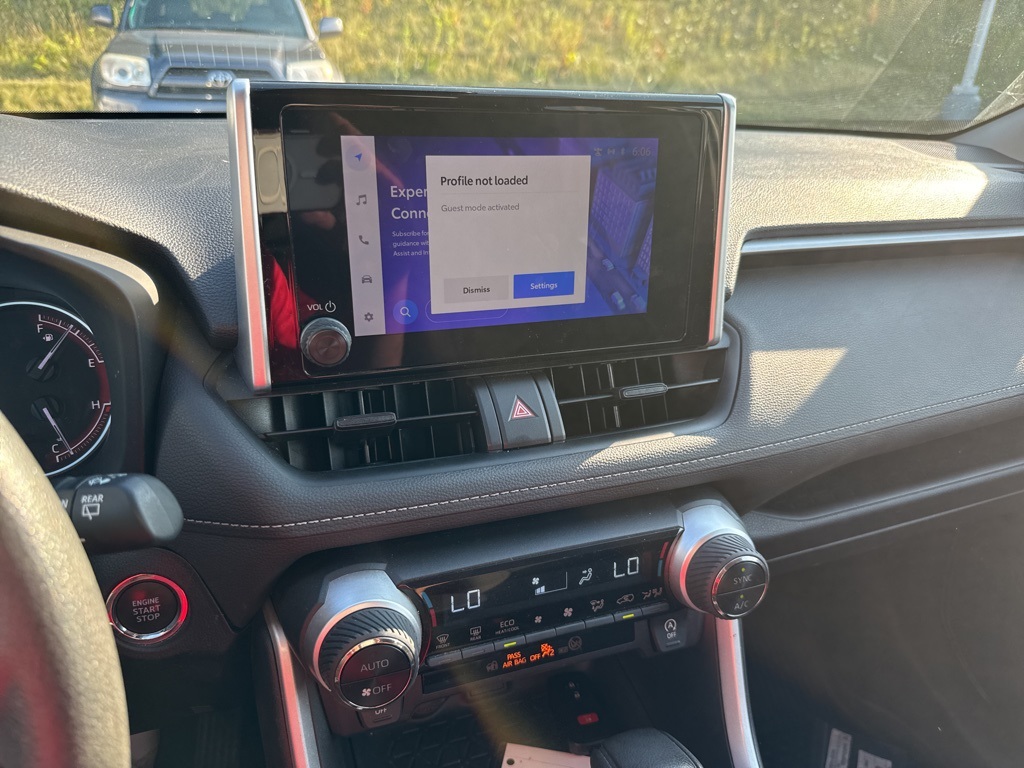2023 Toyota RAV4 XLE photo 4