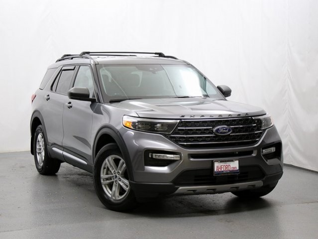2022 Ford Explorer XLT's photo