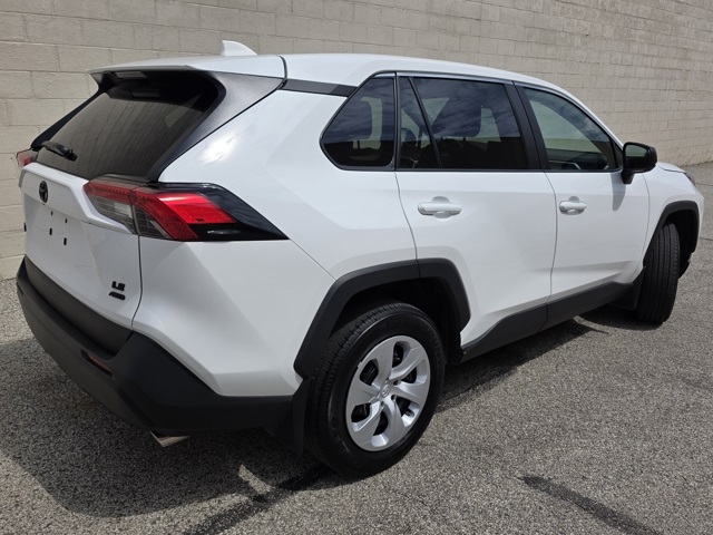 2024 Toyota RAV4 LE photo 4