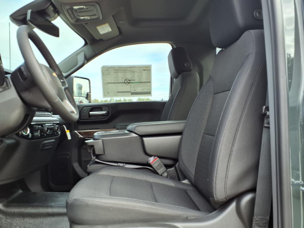 2025 Chevrolet Silverado 2500HD LT photo 13
