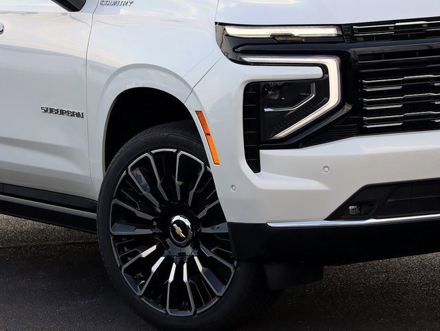 2025 Chevrolet Suburban High Country photo 3