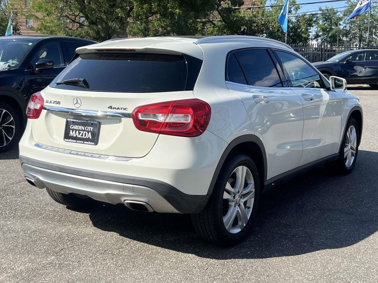 2017 Mercedes Benz GLA 250 4MATIC photo 4