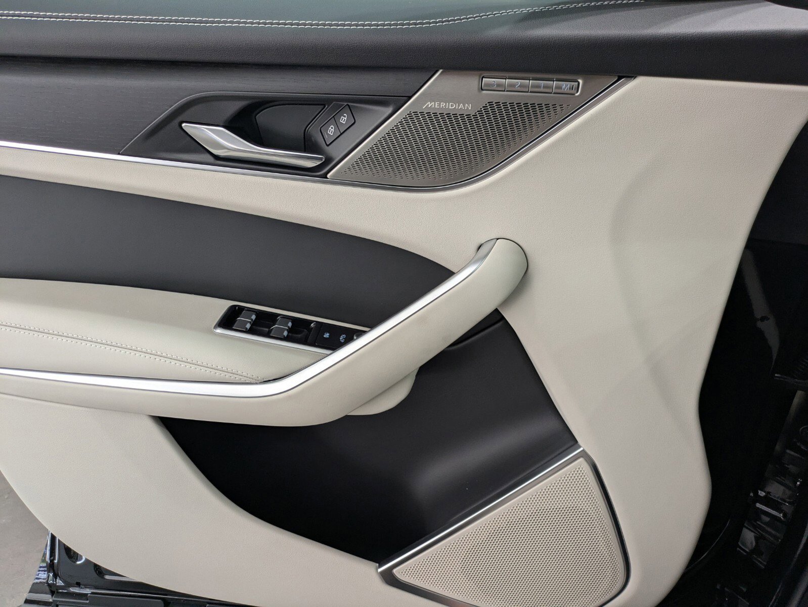 2026 Jaguar F-PACE P250 R-Dynamic S photo 20
