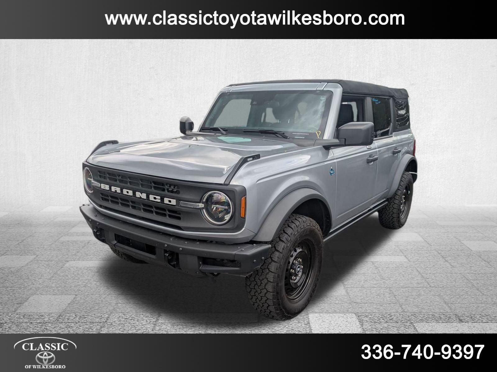 2023 Ford Bronco 4-Door Black Diamond's photo