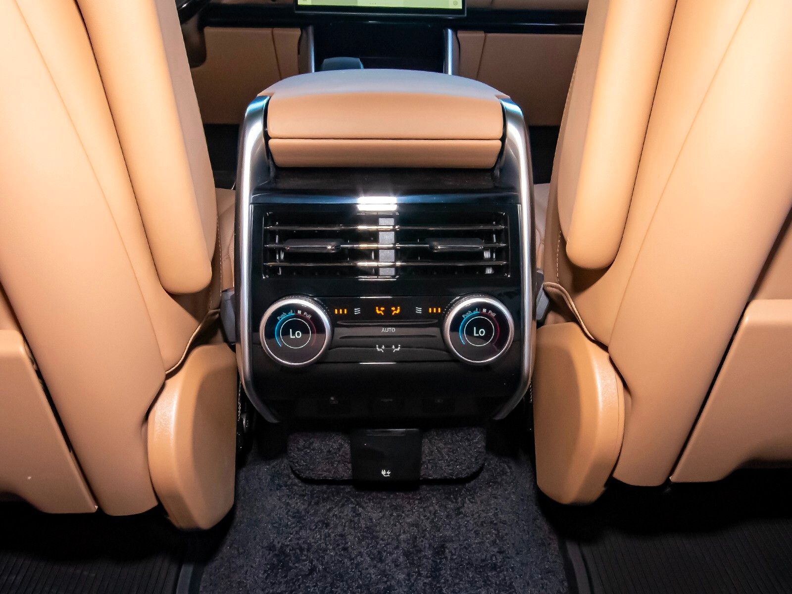 2025 Land Rover Range Rover SE photo 44
