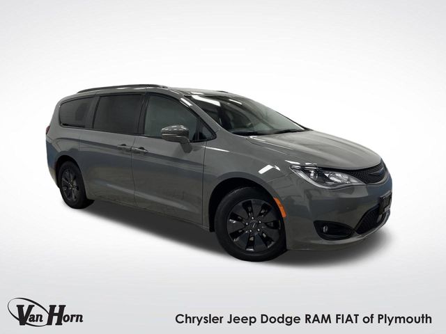 2020 Chrysler Pacifica Hybrid Limited's photo
