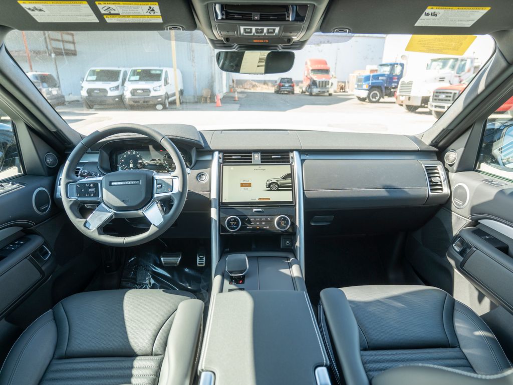2025 Land Rover Discovery SE photo 12