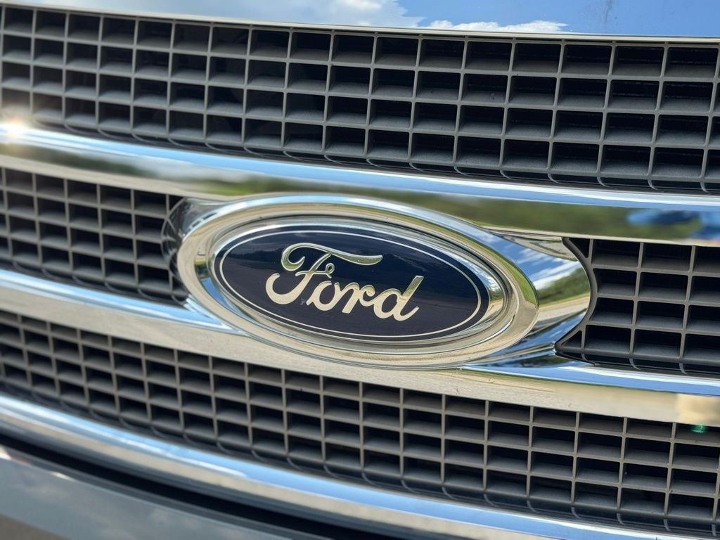 2011 Ford F-150 Lariat photo 4