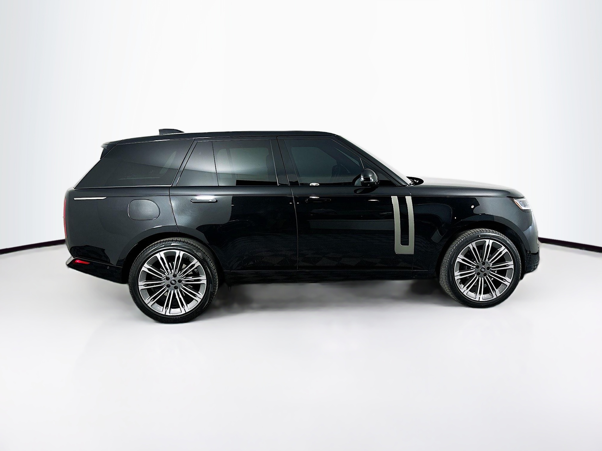2023 Land Rover Range Rover SE photo 4