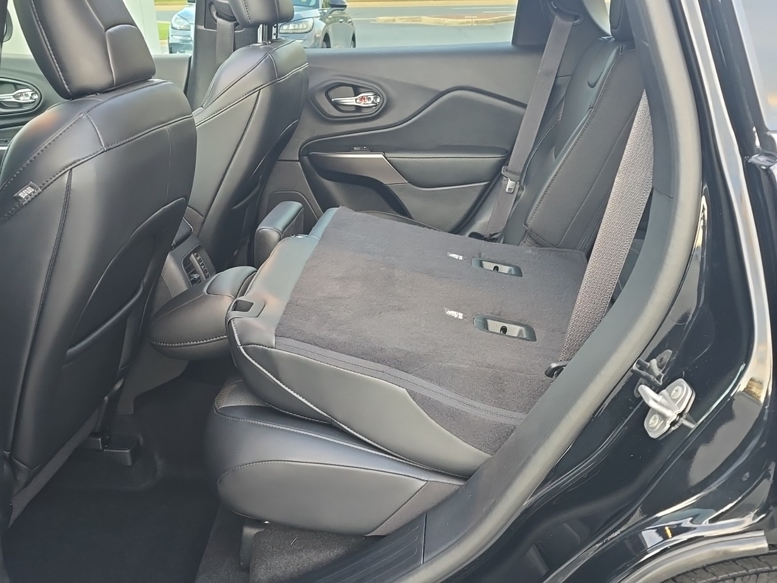 2020 Jeep Cherokee Limited photo 23