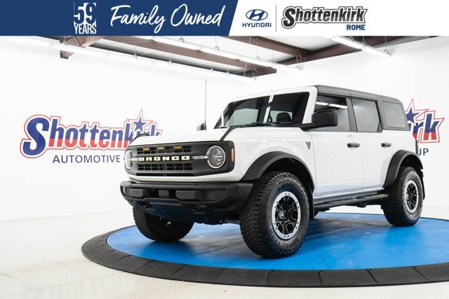 2023 Ford Bronco 4-Door Base's photo