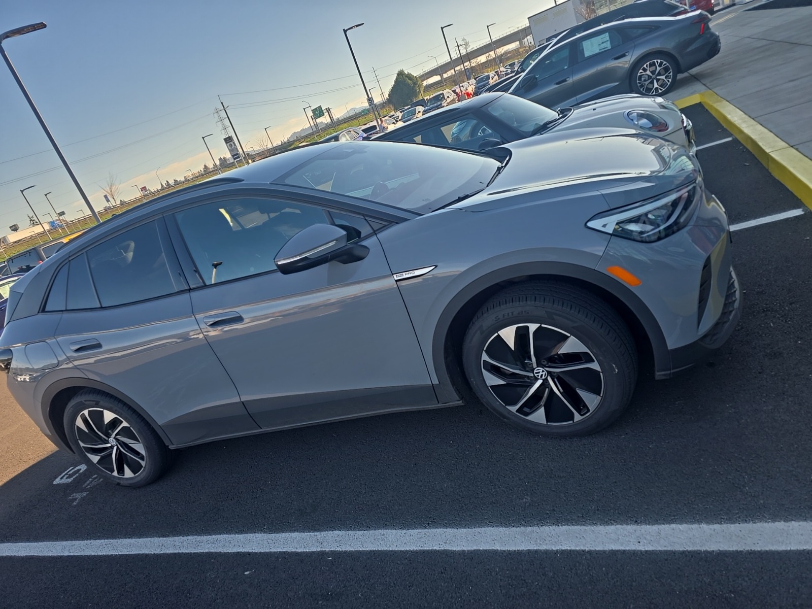 2021 Volkswagen ID.4 PRO's photo