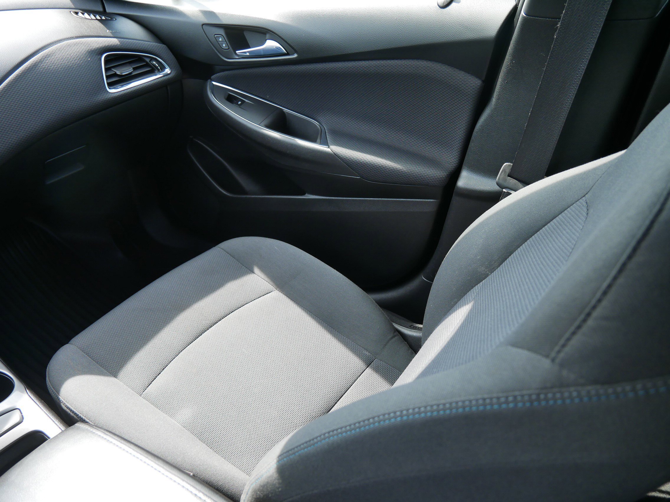 2018 Chevrolet Cruze LT photo 16
