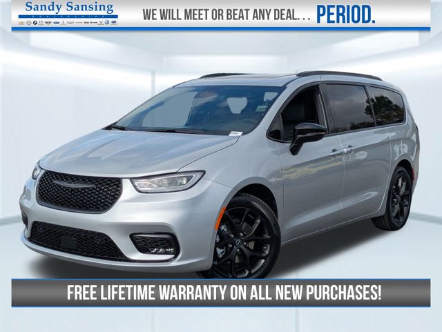 2026 Chrysler Pacifica Limited's photo