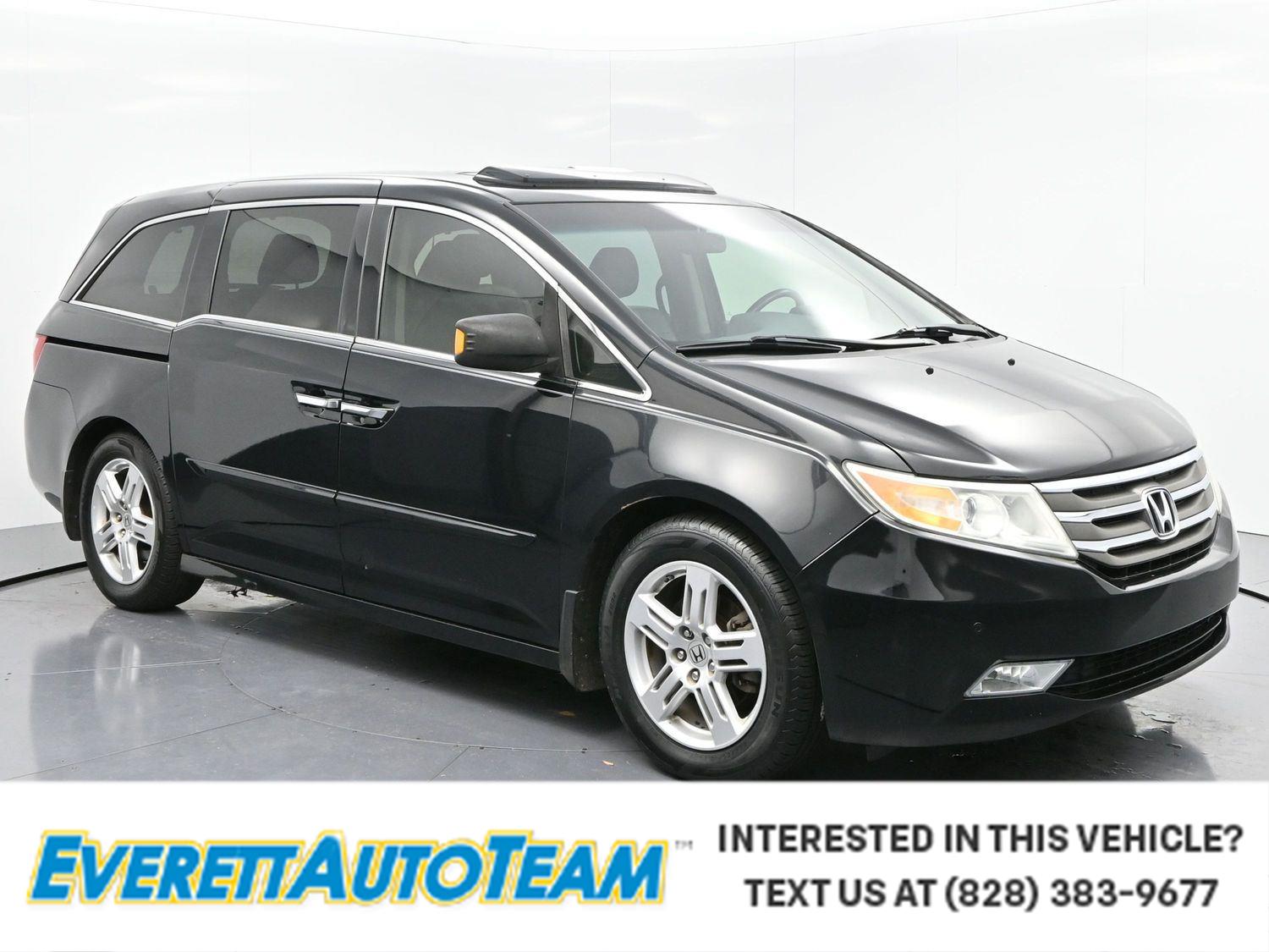 2013 Honda Odyssey Touring's photo