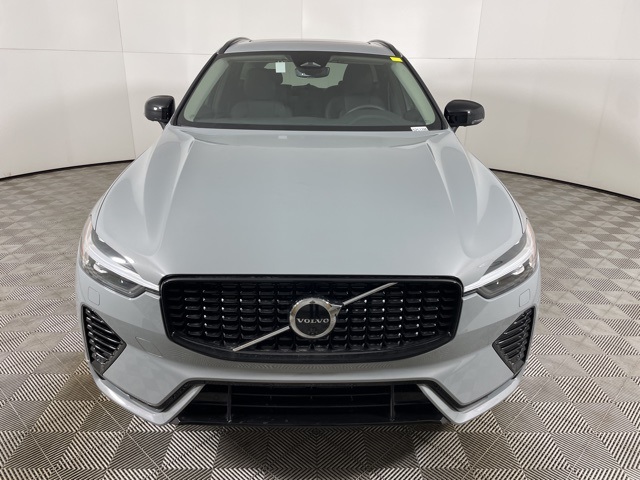2025 Volvo XC60 T8 Plus photo 5