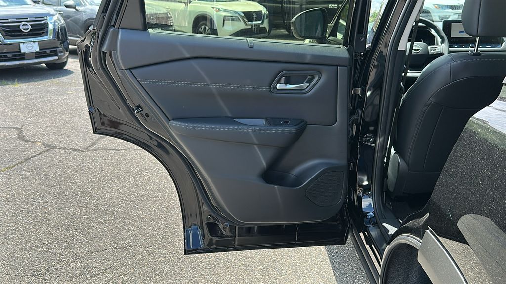 2025 Nissan Rogue SL photo 24