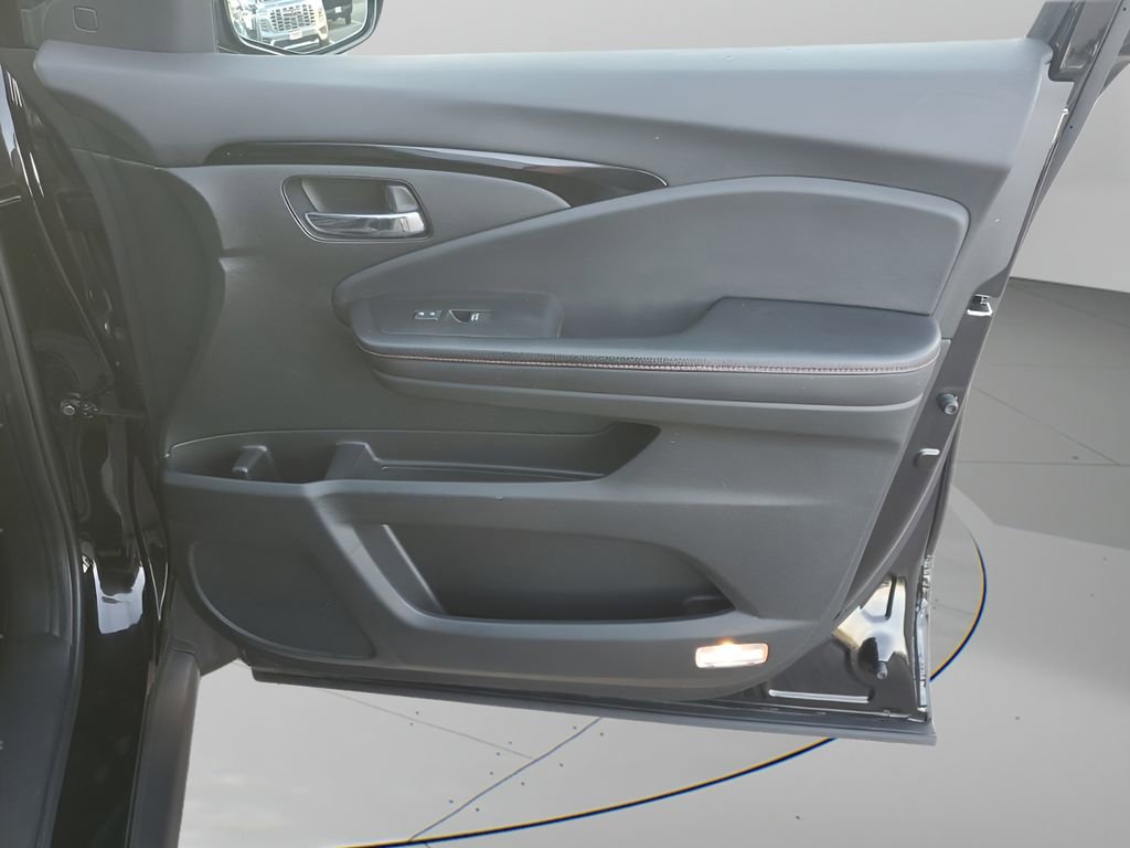 2021 Honda Ridgeline Black Edition photo 13