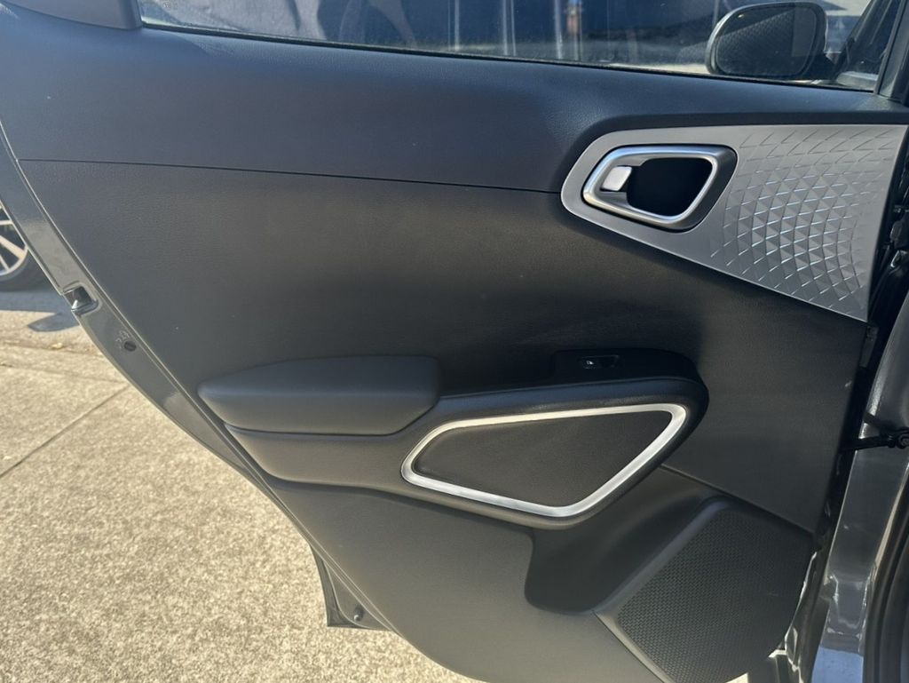 2023 Kia Soul LX photo 24