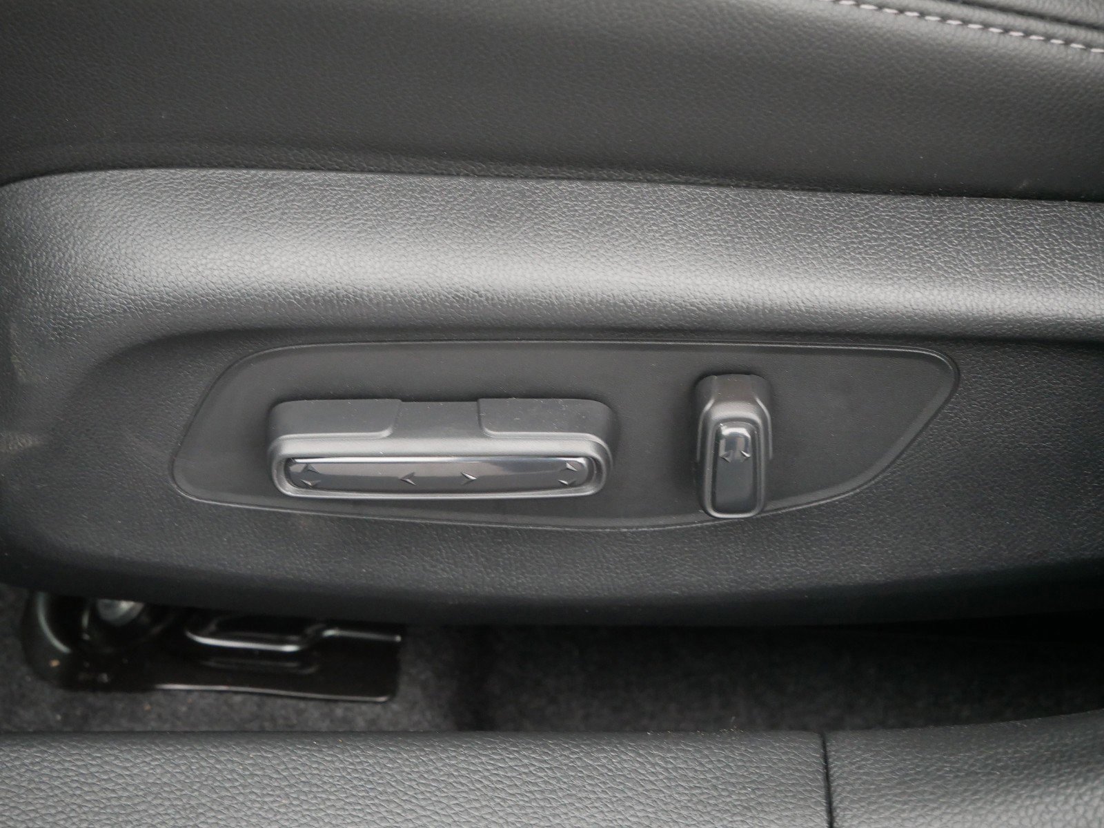 2026 Honda Civic Hatchback Hybrid Sport Touring photo 9