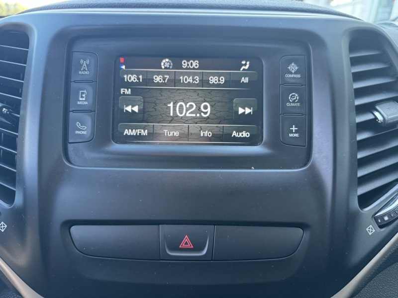 2017 Jeep Cherokee Latitude photo 25