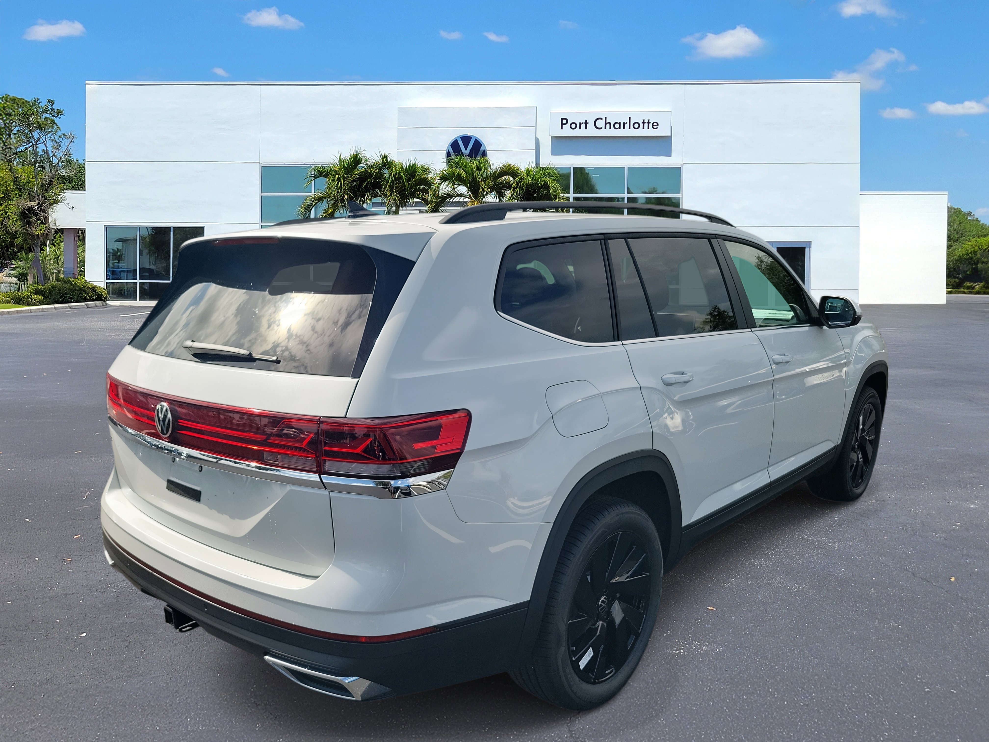 2026 Volkswagen Atlas SE Technology photo 2