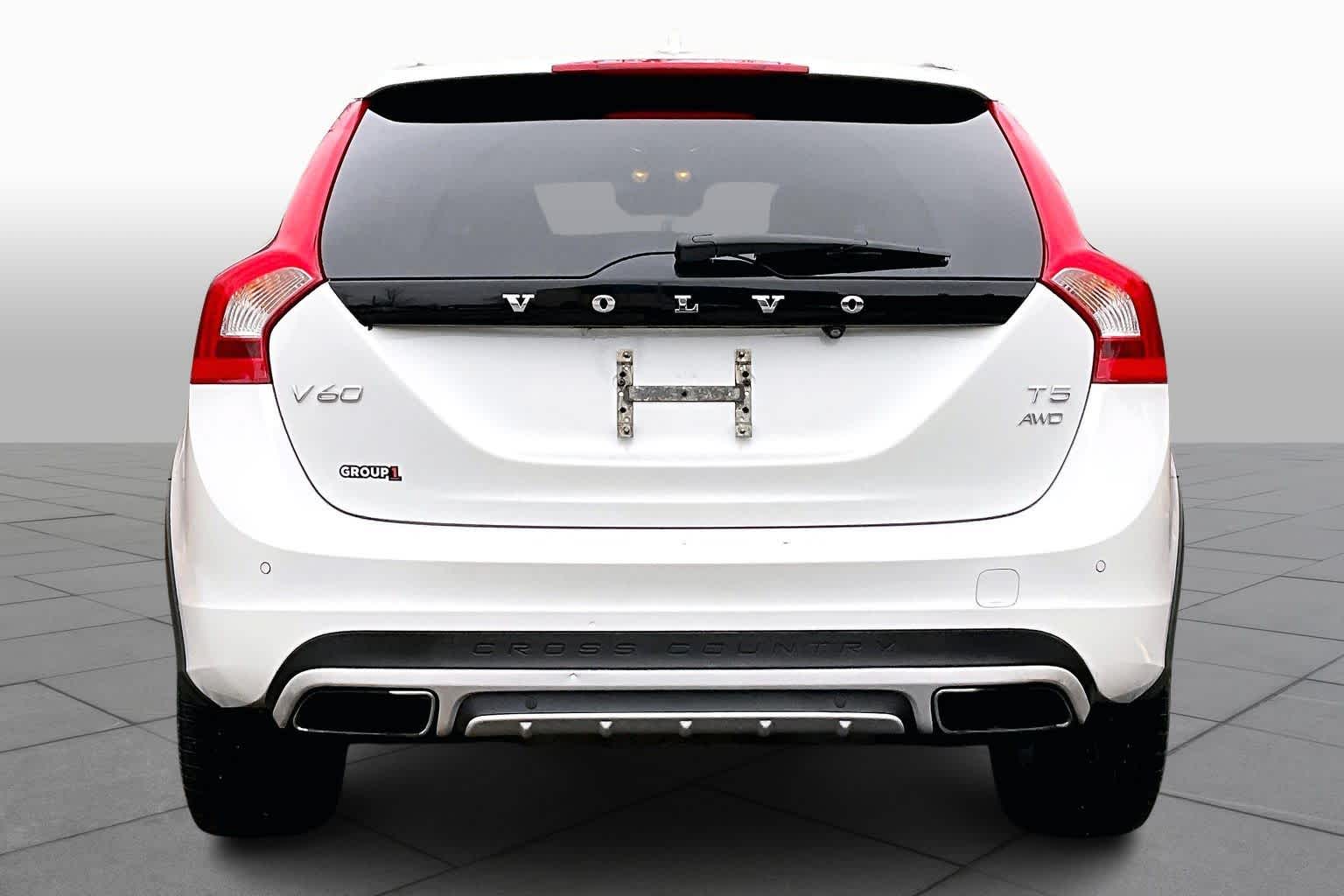 2016 Volvo V60 Cross Country T5 photo 3