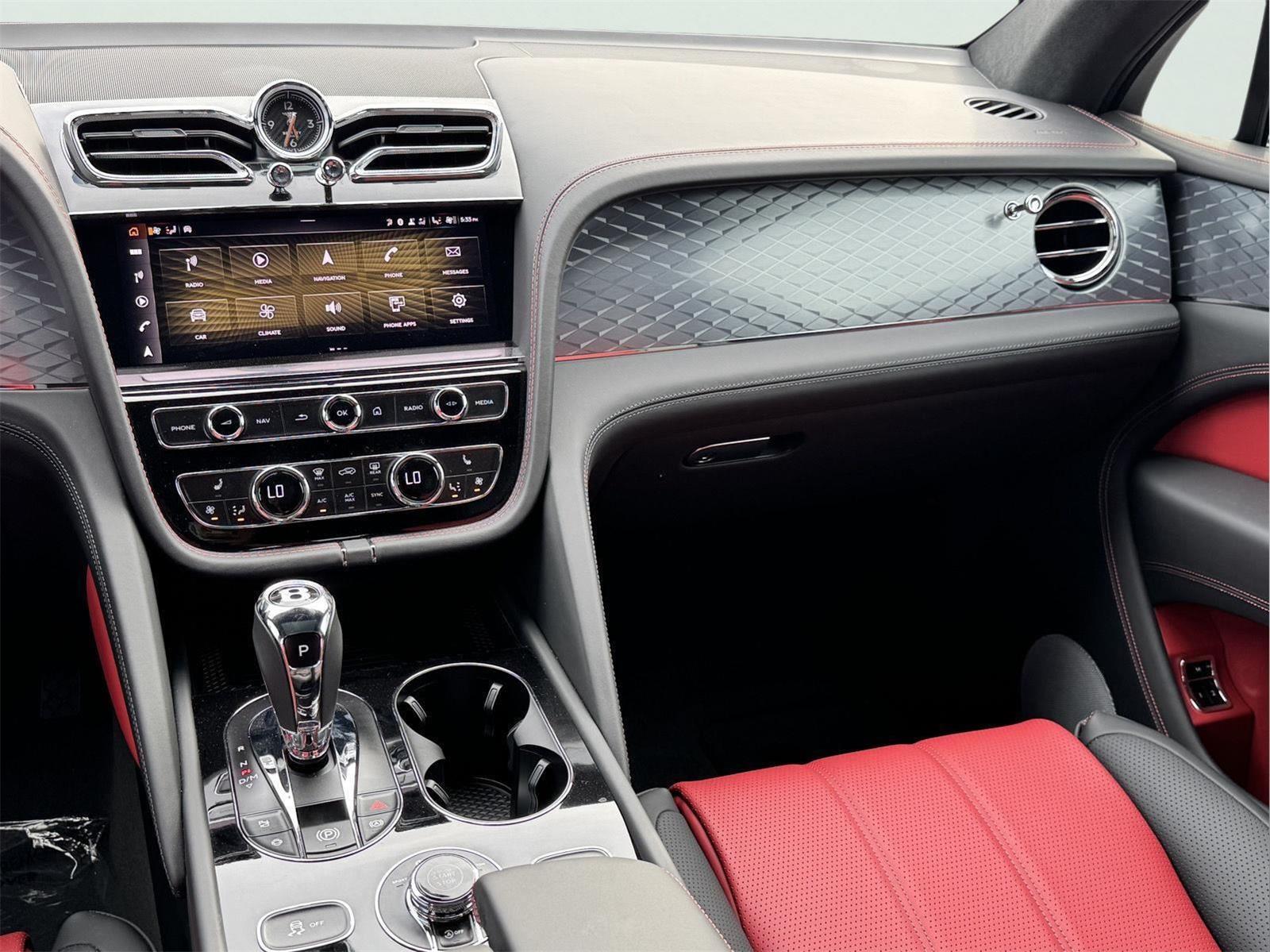 2024 Bentley Bentayga V8 photo 37