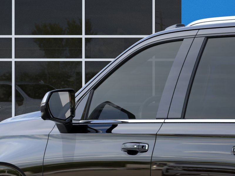 2025 Chevrolet Suburban Premier photo 13