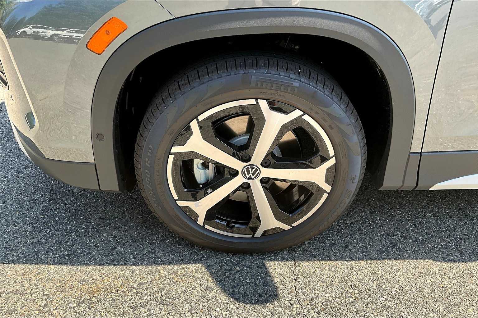 2025 Volkswagen Tiguan SE photo 7