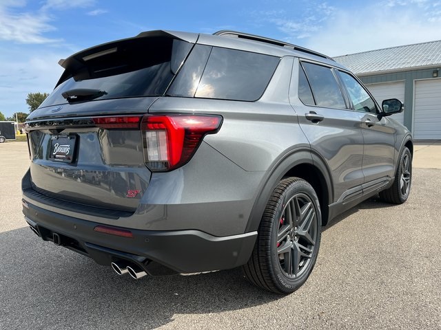 2025 Ford Explorer ST photo 5