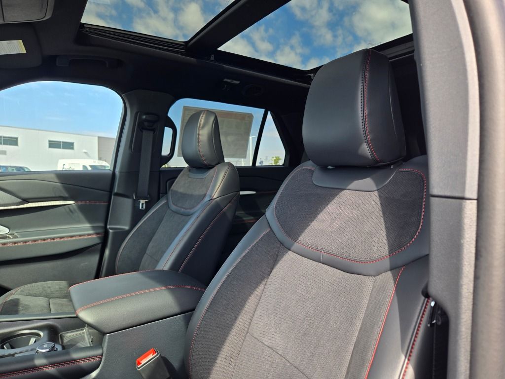 2025 Ford Explorer ST photo 25