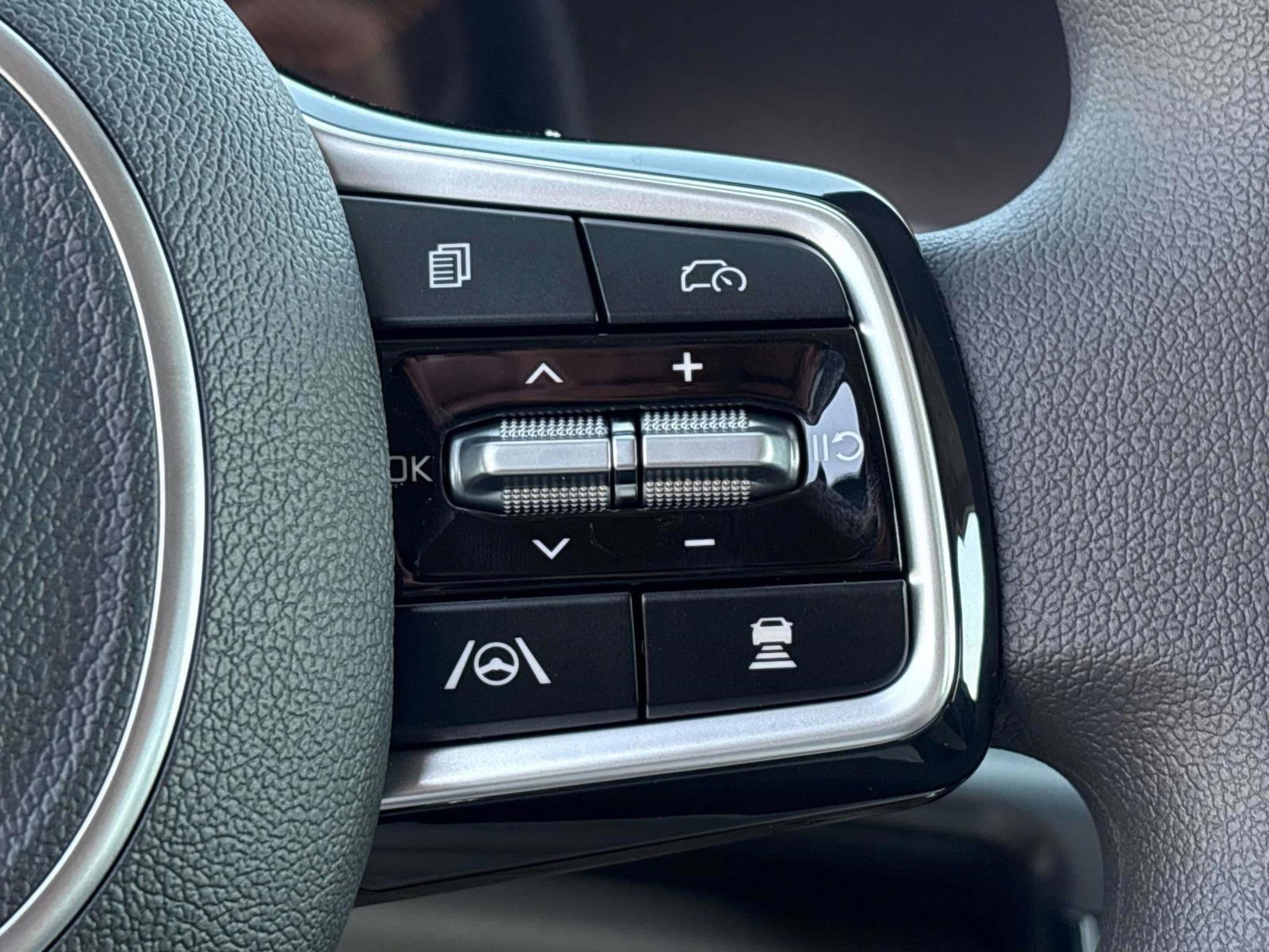 2026 Kia Carnival LX photo 22