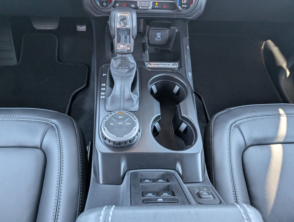 2025 Ford Bronco Outer Banks photo 14
