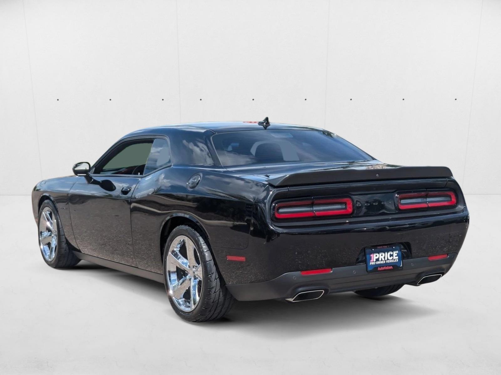 2022 Dodge Challenger R/T photo 8