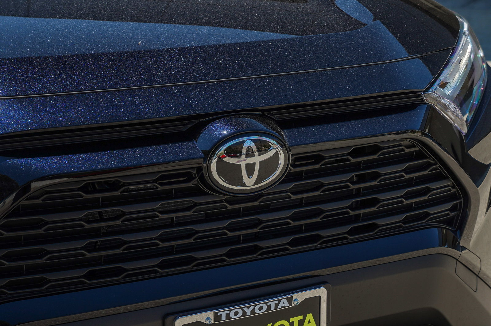 2025 Toyota RAV4 Hybrid LE photo 8