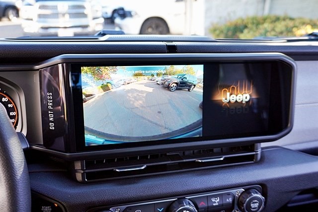 New 2026 Bright White Clear-Coat Exterior Paint Jeep Sport image 31