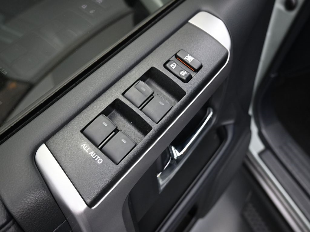 2022 Toyota 4Runner SR5 Trail photo 11