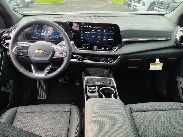 2026 Chevrolet Equinox LT photo 2