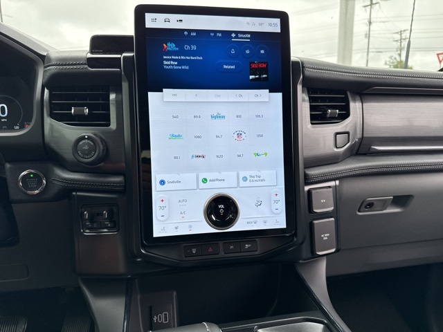 2025 Ford F-150 Lightning photo 31