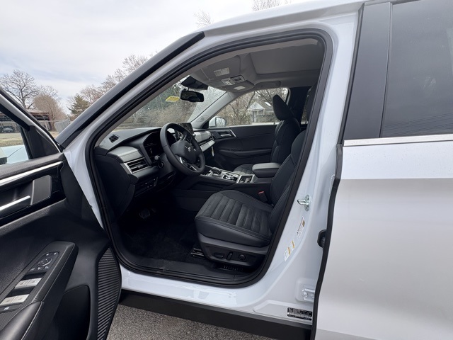 2025 Mitsubishi Outlander PHEV SE photo 10