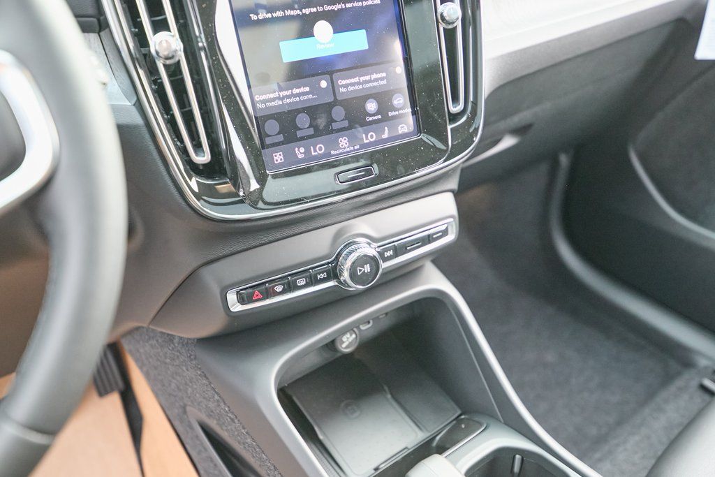 2026 VOLVO XC40 - Image 13