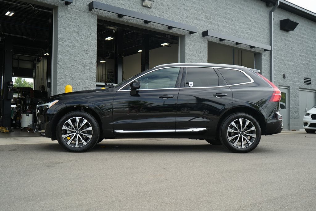 2023 Volvo XC60 B5 Plus photo 9