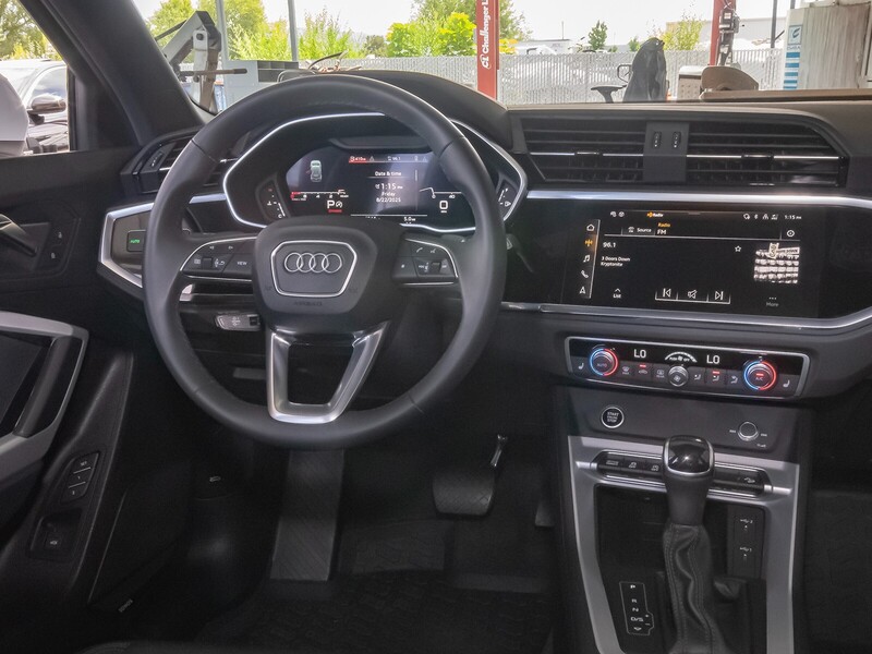 2024 Audi Q3 45 TFSI S line Premium photo 39