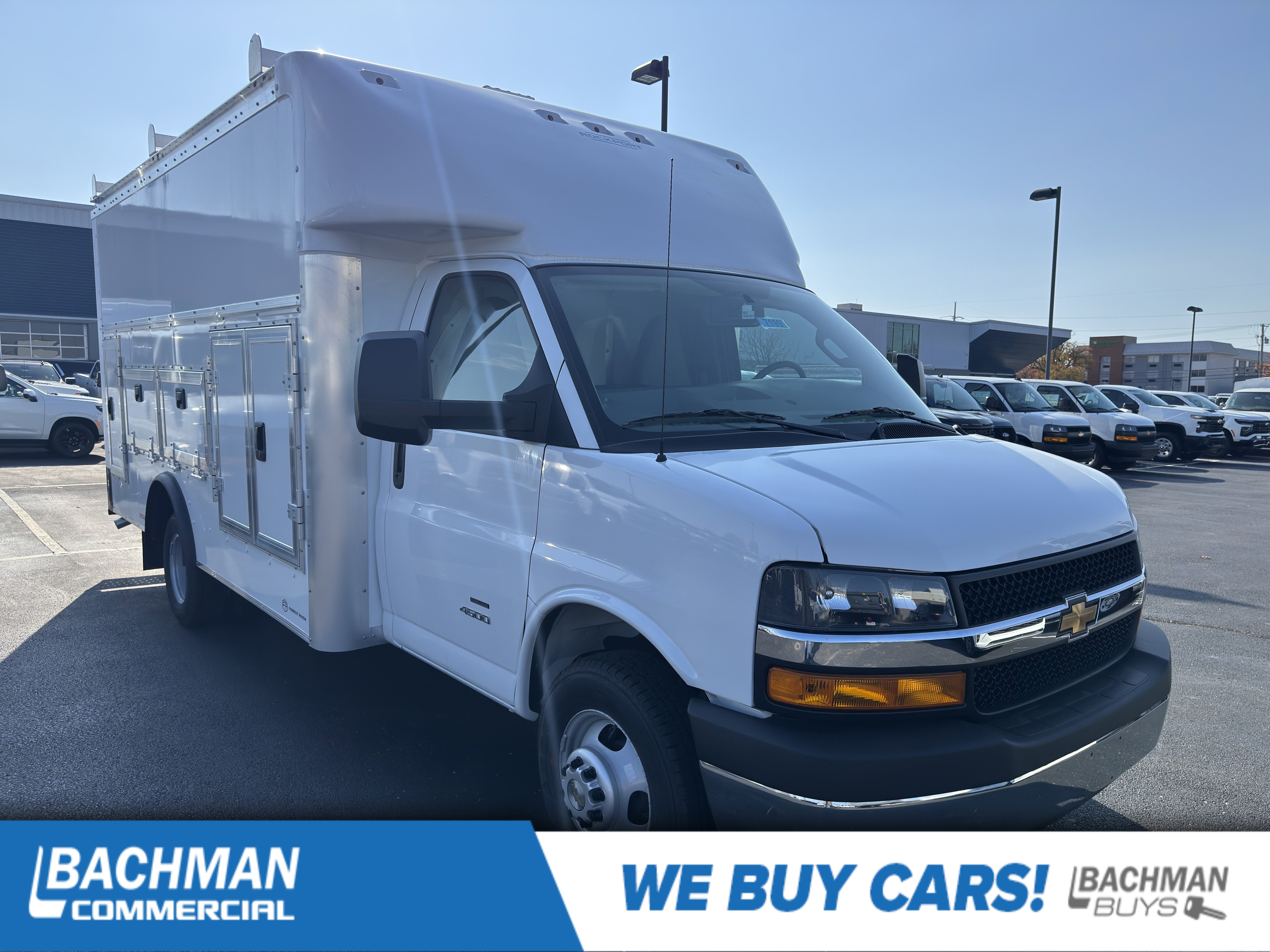 2025 Chevrolet Express Cutaway Base's photo